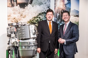 Minister Reinhard Meyer and Lutz W. Lester in front of our turbocharged outboard engine